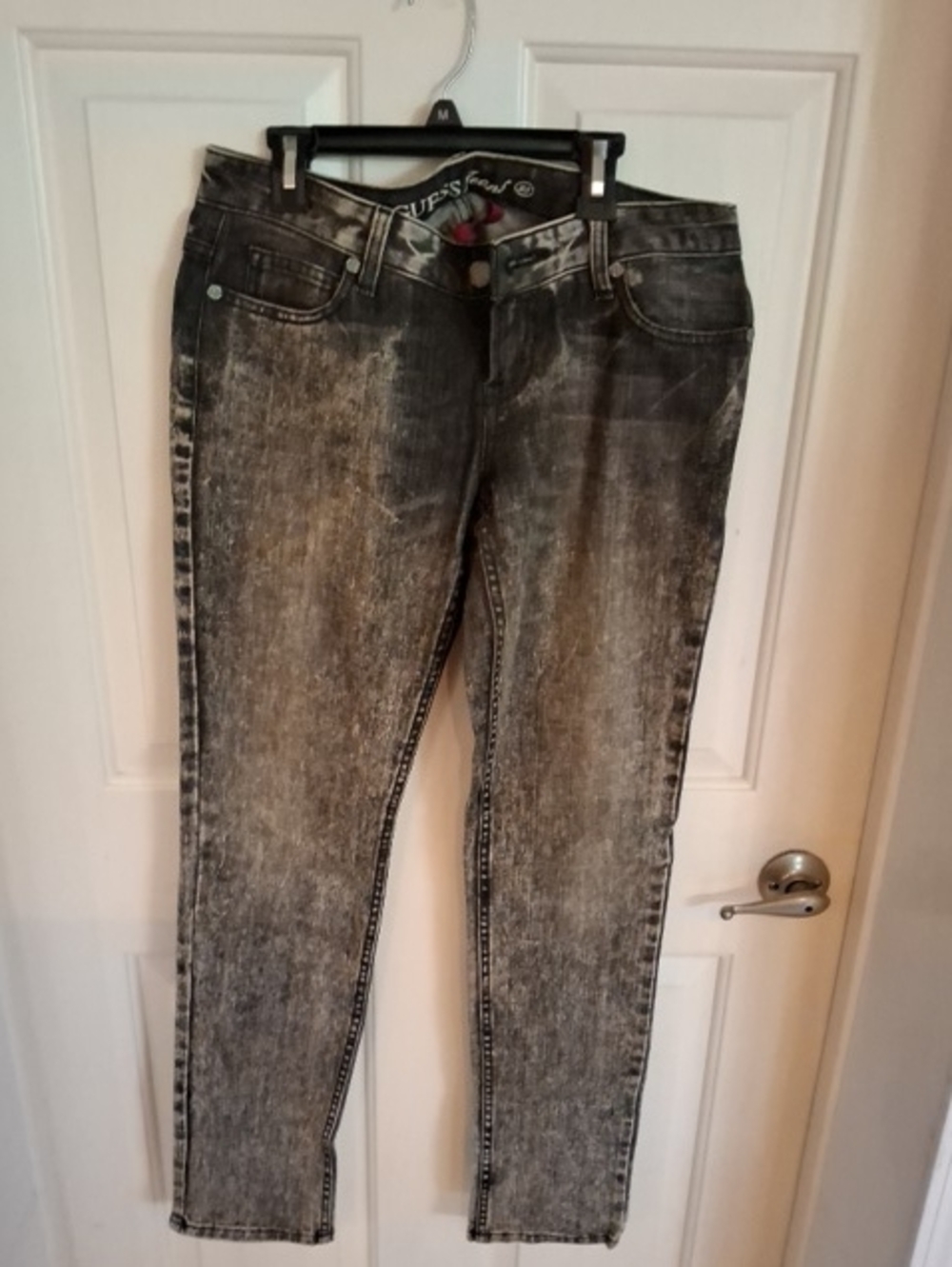Guess Women’s Black Acid-Wash Skinny Jeans